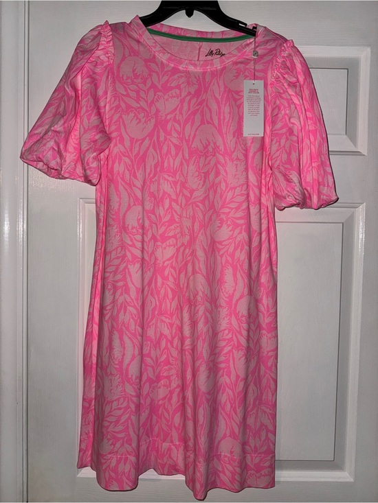 Lilly Pulitzer Dresses & Skirts - Lilly Pulitzer Pink Floral Puff-Sleeve Shift Dress